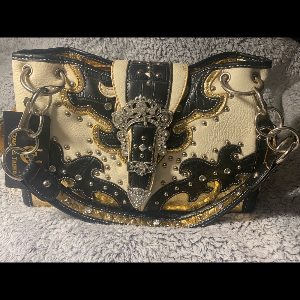 Cowgirl Trendy purse is perfect for every day use.